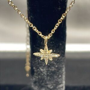 Delicate small necklace with star pendant